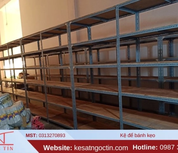 Mẫu kệ để bánh kẹo đẹp dáng để lựa chọn