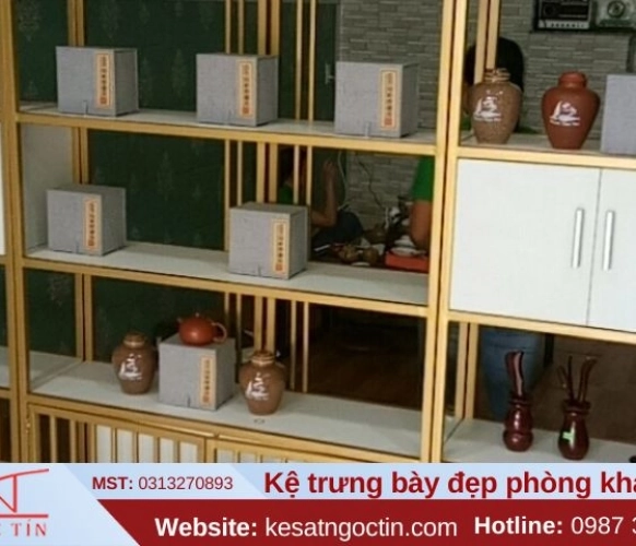 Mẫu kệ trang trí phòng khách đẹp nên lựa chọn