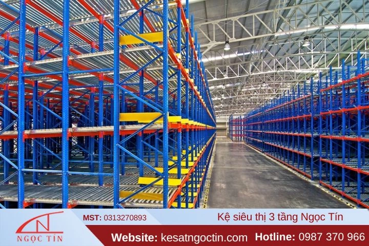 Kệ con lăn là gì? Cấu tạo và nguyên lý hoạt động kệ con lăn