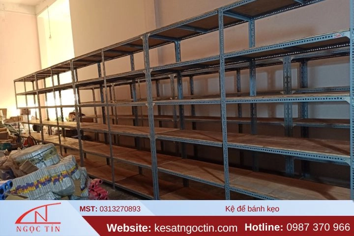 Mẫu kệ để bánh kẹo đẹp dáng để lựa chọn