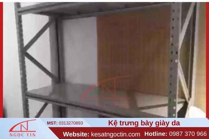 Mẫu kệ trưng bày giày dép đa chất liệu bền ĐẸP được săn đón