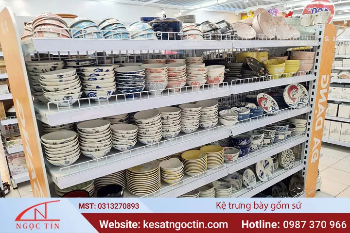 Kệ trưng bày gốm sứ ĐẸP chất lượng đa dạng