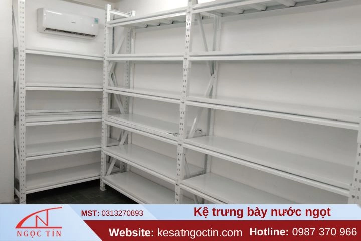 Kệ trưng bày nước ngọt đẹp bền cho cửa hàng của bạn